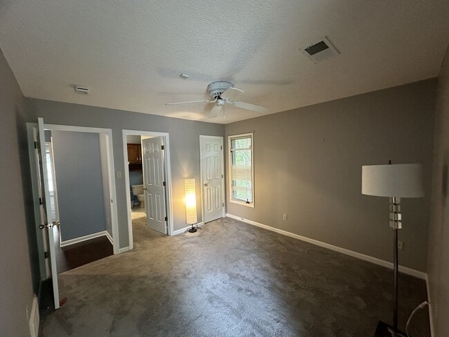 Building Photo - Gorgeous Home on the Lake in Lakeland!!