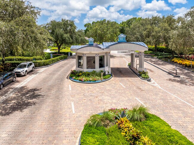 Building Photo - 551 Greensward Ln