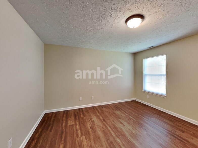 Building Photo - 8420 Brook Pointe Ct