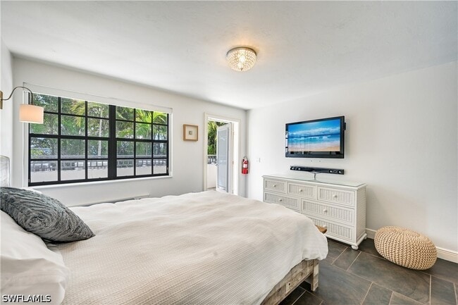 Building Photo - 705 10th St S