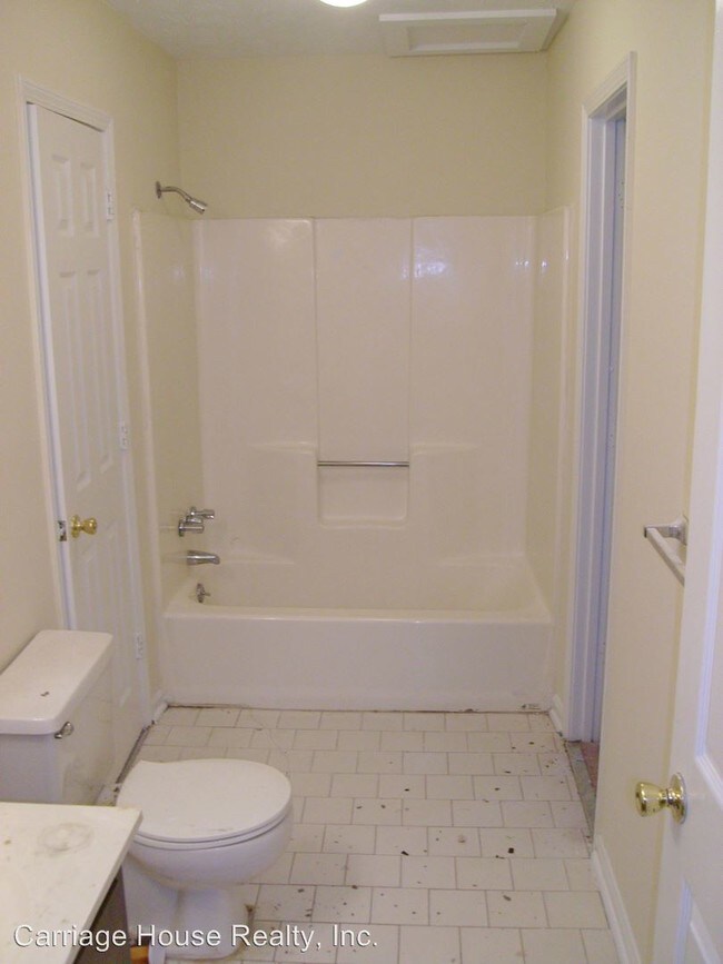 Building Photo - 3 br, 2 bath Apartment - 135 Barrington Drive