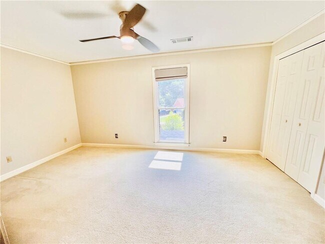 Building Photo - 205 Kinderhill Ct