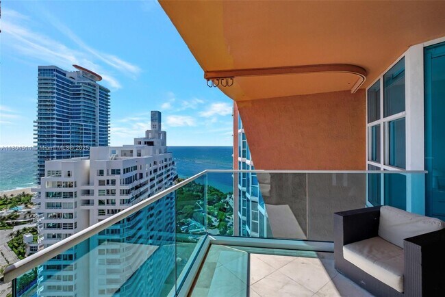 Building Photo - 300 South Pointe Dr