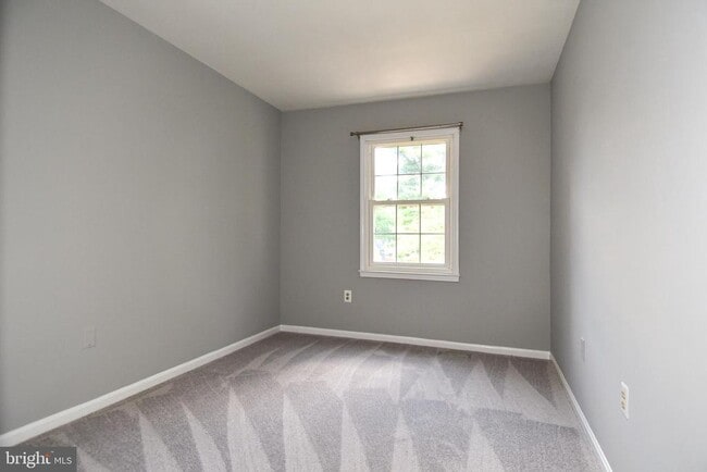 Building Photo - 14 Fenceline Dr