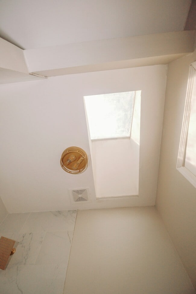 Building Photo - 246 Toweridge Dr SW