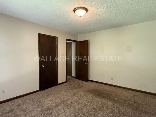 Building Photo - 4 BEDROOM HOUSE IN KINGS GATE SUBDIVISION ...