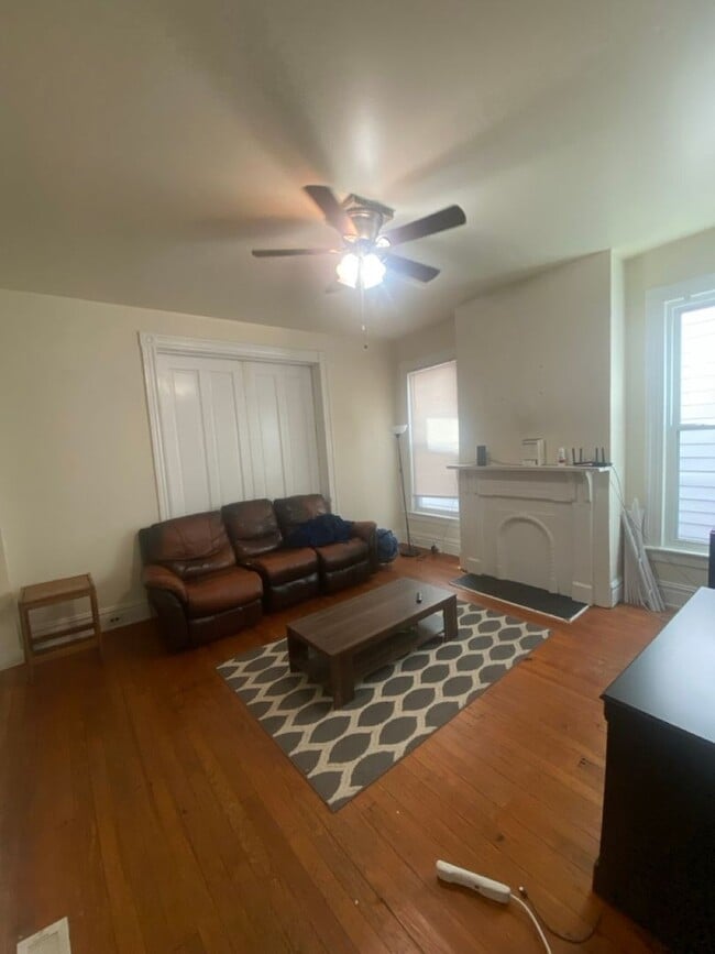 Building Photo - 312 S Pine St