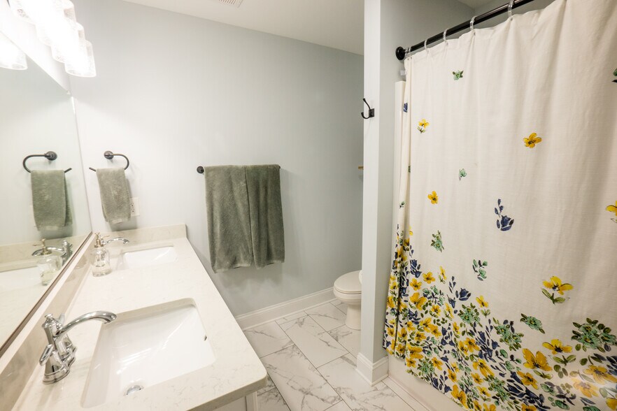 Building Photo - 1068 Brownstone Ln