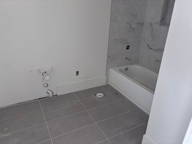 Building Photo - Gorgeous 7 bed 8 bath home with Swimming Pool and RV Garage