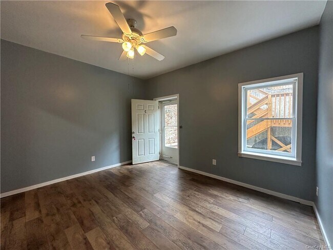 Building Photo - 13 Jackson St