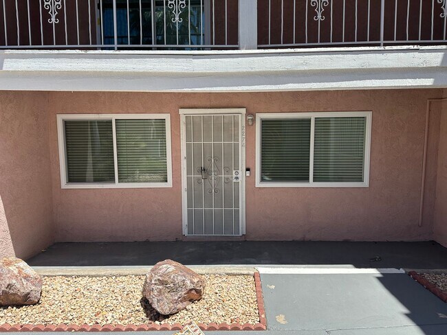 Building Photo - SE Desert Inn and Eastern!! Townhouse with 2 parking Spaces!! Recent Remodel!!