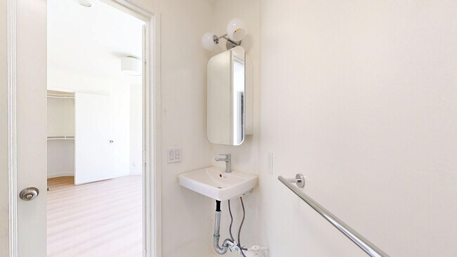 Building Photo - 1507 Carol-105A