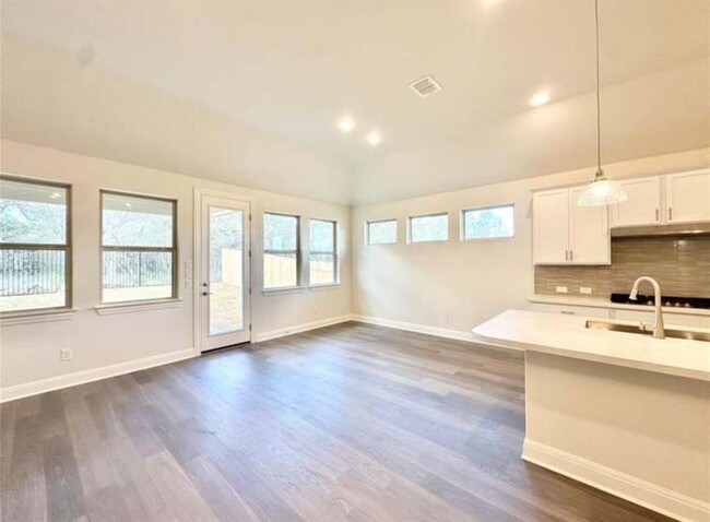 Building Photo - 528 Tubman Dr