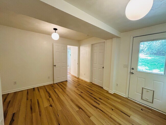 Building Photo - 307 Ellett Rd