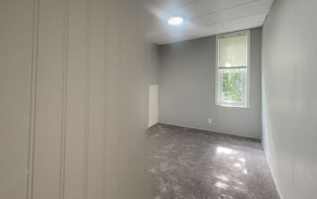 Building Photo - 6152 Glenmore Ave