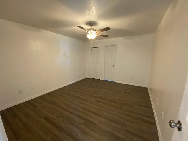 Building Photo - FULLY RENOVATED and spacious 4-bedroom, 2-...