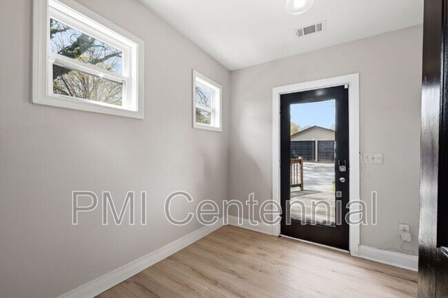 Building Photo - 562 Gary Rd NW