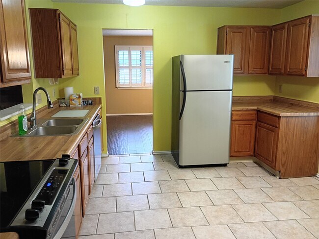 Building Photo - 21406 Golden Dove Dr