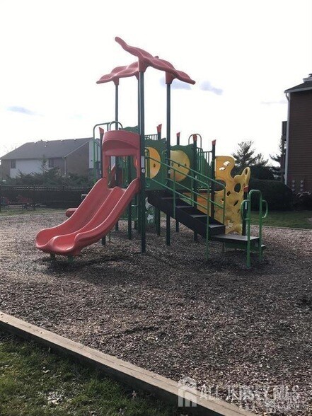 Building Photo - 4811 Ravens Crest Dr