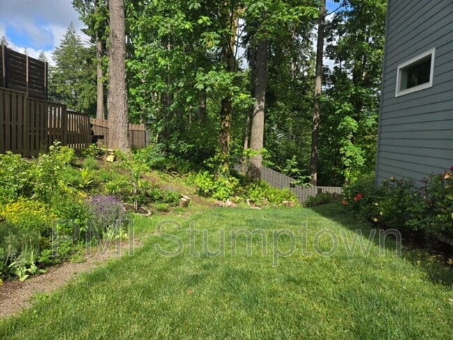 Building Photo - 9645 SE Jeanne Rd
