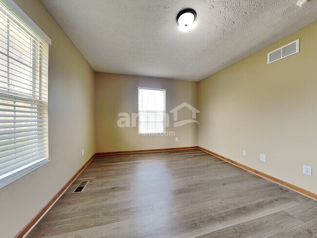 Building Photo - 3075 Foxhound Dr