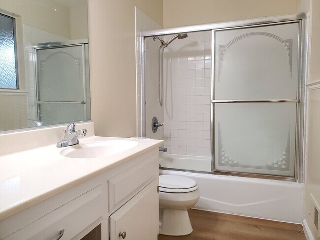 Building Photo - El Zuparko5828