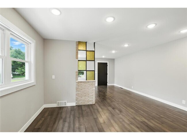 Building Photo - 3282 Idaho Ave S