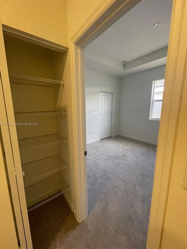 Building Photo - 1066 SE 2nd St