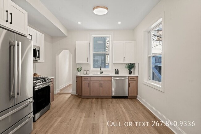 Building Photo - 2921 W Oxford St