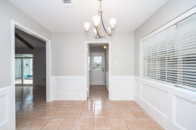Building Photo - 1006 White Sands Rd