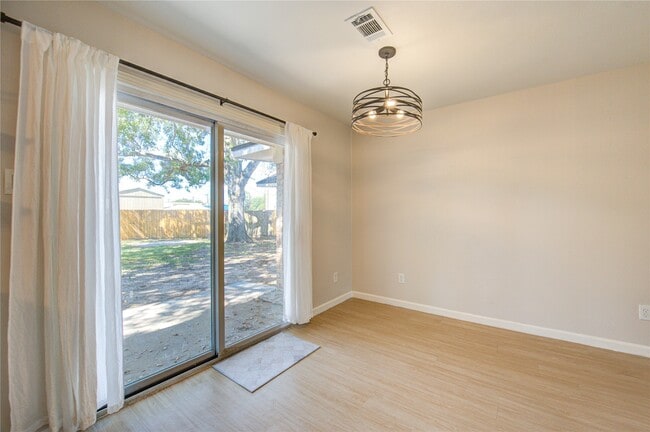 Building Photo - 1120 Mahlmann St