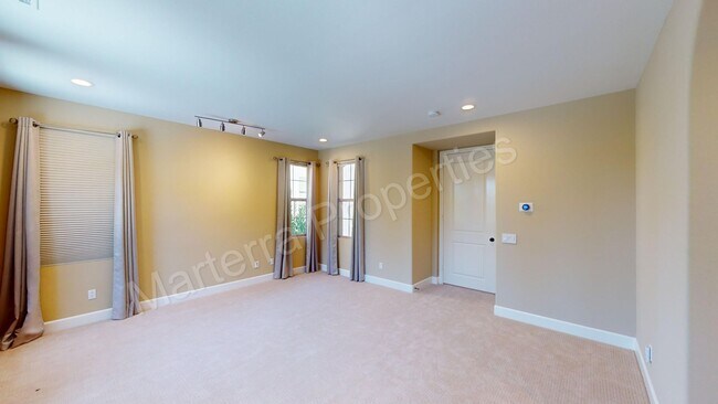 Building Photo - Beautiful Home in Portola Springs