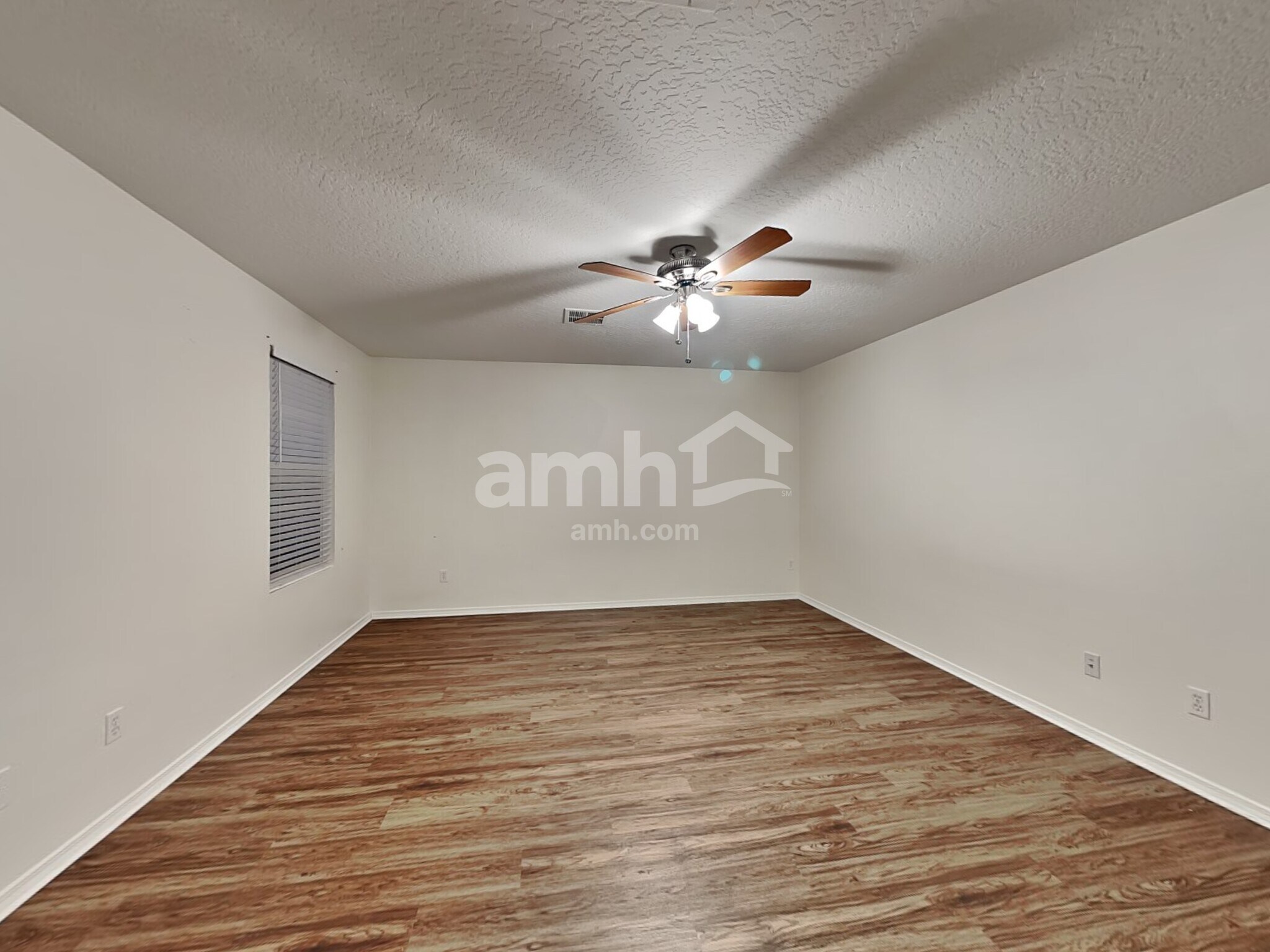 Building Photo - 1211 N Cambrick Dr