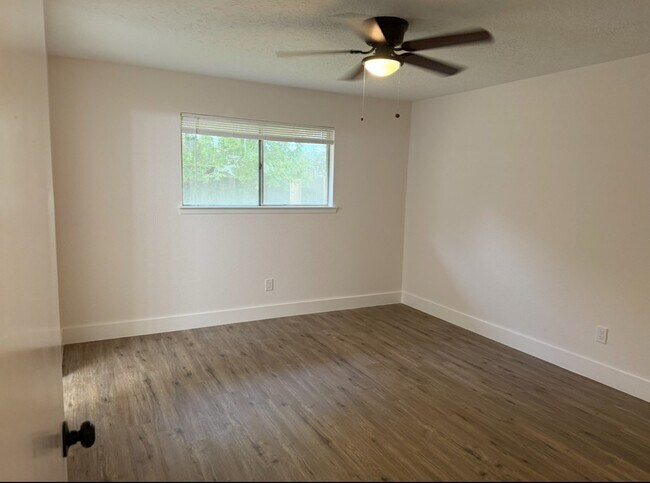 Building Photo - 16814 Barcelona Dr