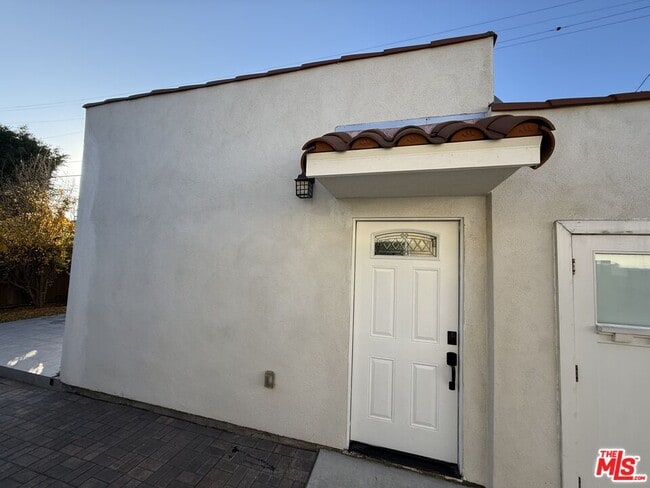 Building Photo - 941 Cloverdale Ave