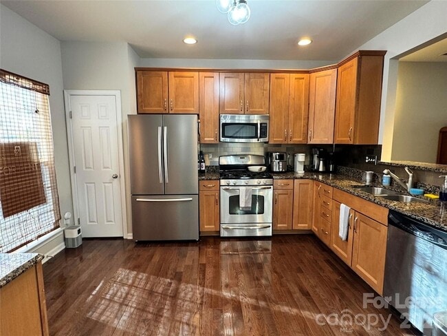 Building Photo - 280 W Bland St