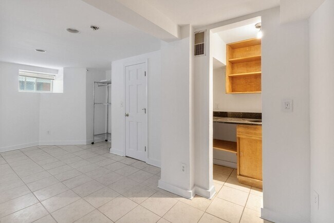 Building Photo - 114 Trowbridge St