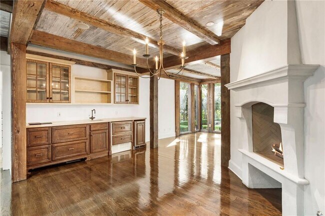 Building Photo - 2485 W Wesley Rd NW