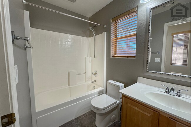 Building Photo - 3Bed/2Bath House in Avondale! Ready for Immediate Move-In! – RV GATE!