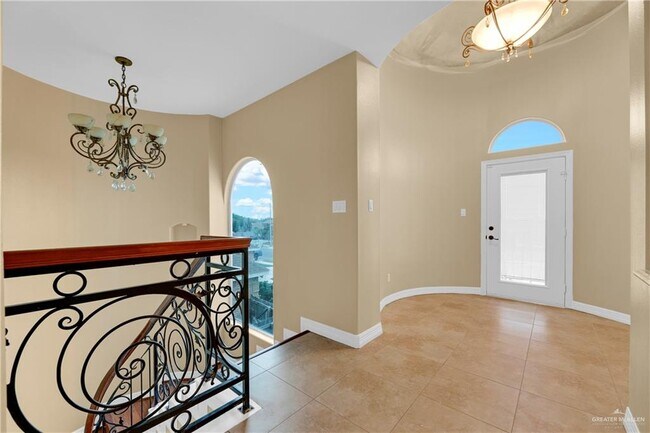 Building Photo - 3218 Lerma Dr