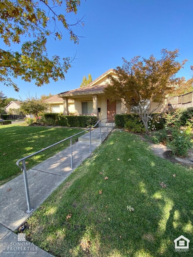 Building Photo - 4 Bedroom Eastside Gem!