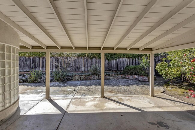 Building Photo - Tons of Space l Great Schools l Prime Sili...