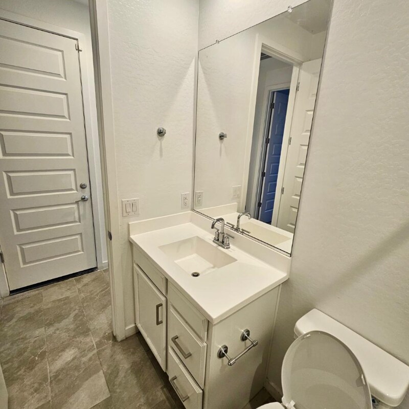 Building Photo - 1660 W Paseo Way