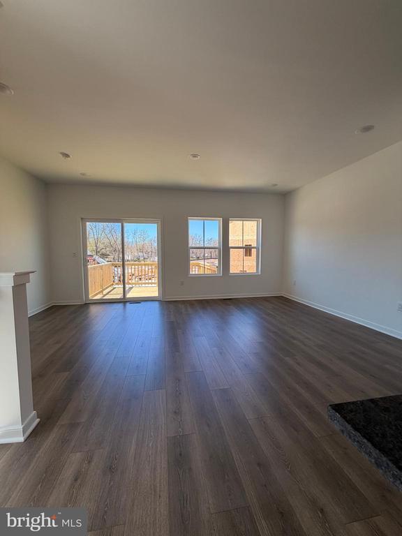 Building Photo - 46 Basswood St