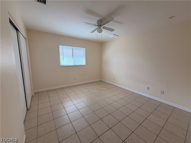 Building Photo - 1212 SE 2nd Pl