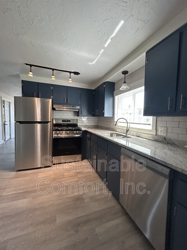Building Photo - 16 Carlstad St