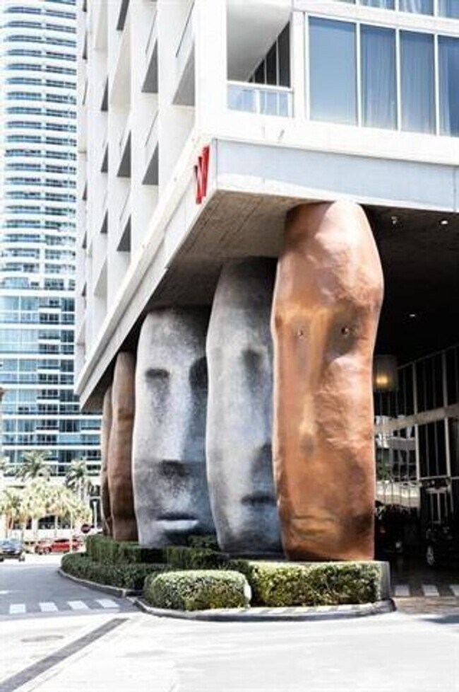 Building Photo - 495 Brickell Ave