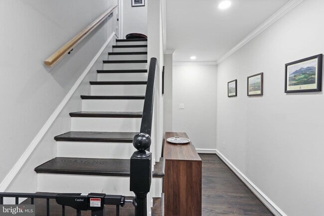 Building Photo - 10 Boulder Brook Dr