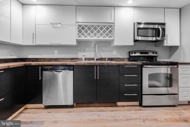 Building Photo - 14402 Woodcrest Dr