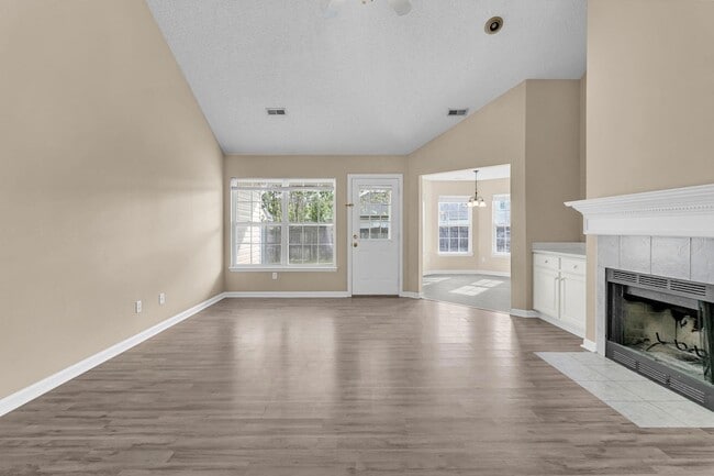 Building Photo - 1004 Cobblestone Blvd